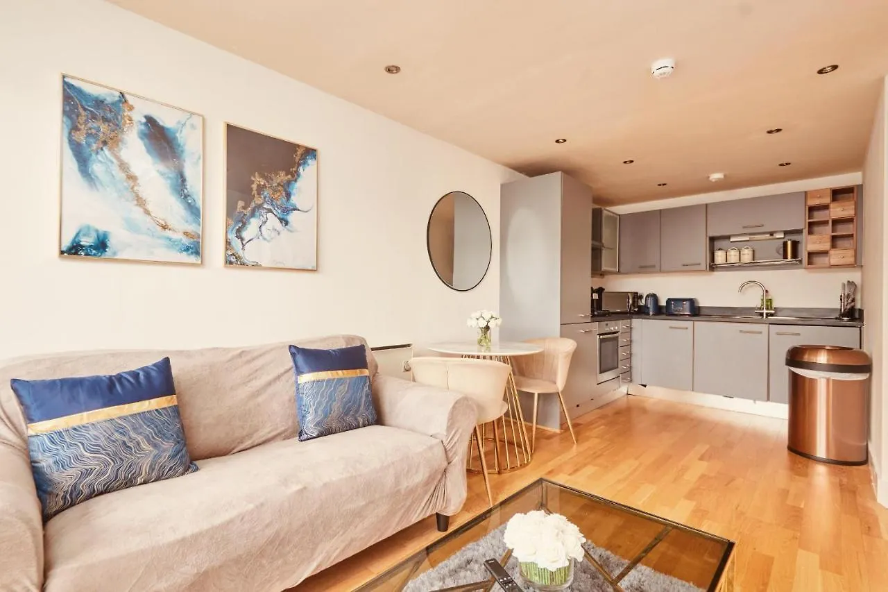 Deluxe City Apt, Riverside Canal View&Free Parking Лидс Апартаменты