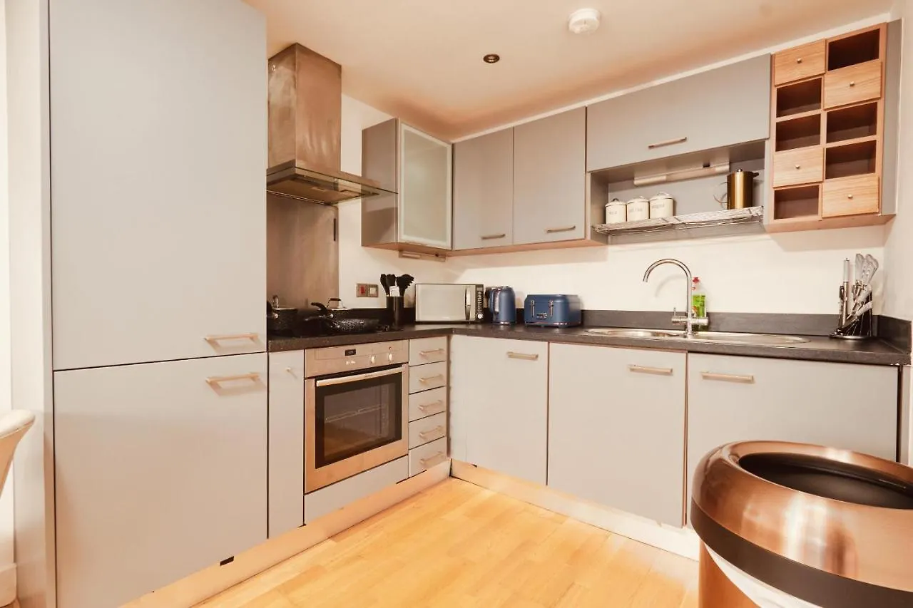Deluxe City Apt, Riverside Canal View&Free Parking Лидс