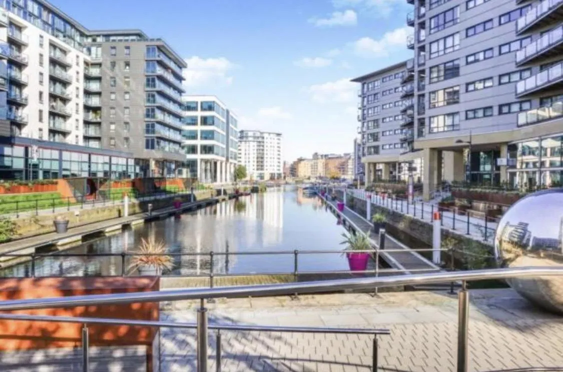 Deluxe City Apt, Riverside Canal View&Free Parking Лидс Апартаменты