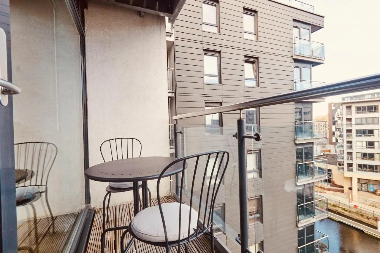 Deluxe City Apt, Riverside Canal View&Free Parking Лидс Апартаменты